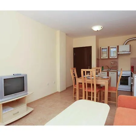 דירה Two-bedroom In